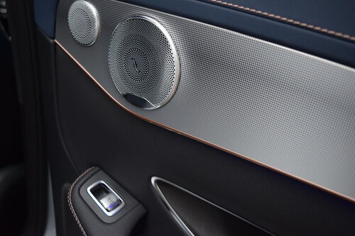 Dernières nouvelles de l'entreprise La contribution de Xinhaisen aux pièces automobiles de précision: améliorer les normes de l'industrie