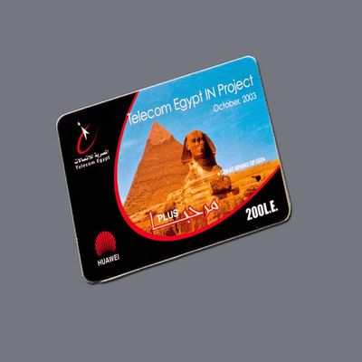 Un bon prix. Carte de visite professionnelle pour la production de gravure photo-chimique en ligne