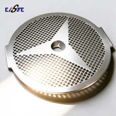 Grilles de haut-parleurs gravées en métal personnalisées pour amélioration du son automobile avec des performances acoustiques supérieures